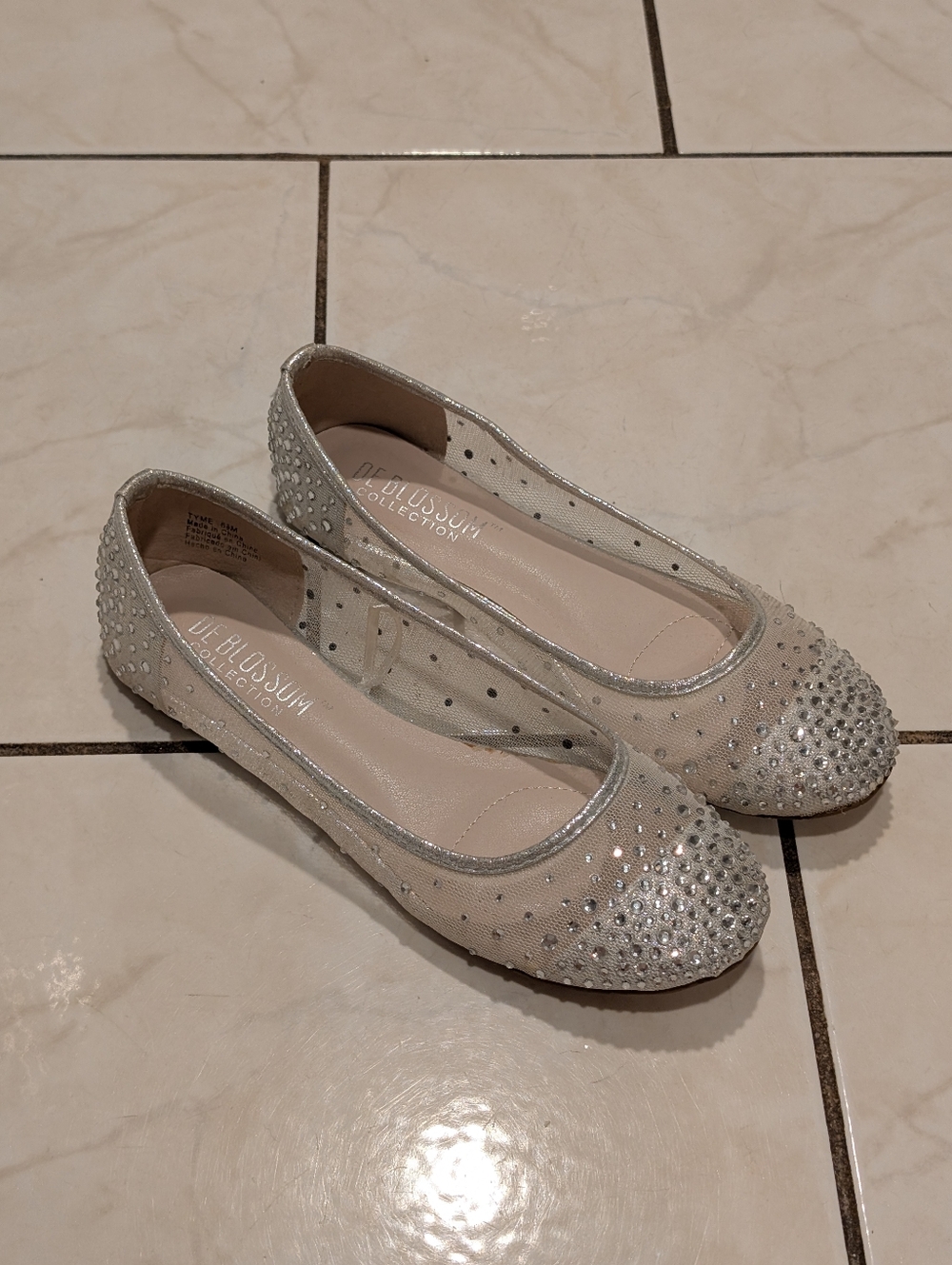 De Blossom Collection Women's Silver Embellished Mesh Ballet Flats